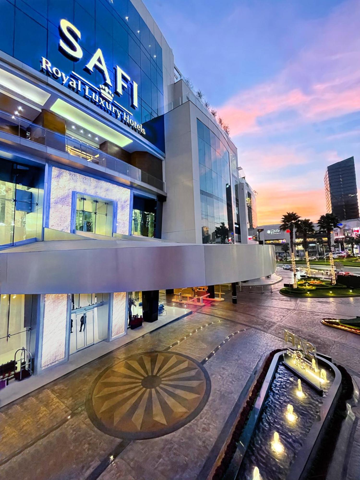 Safi Royal Luxury Metropolitan Hotel San Pedro Garza Garcia Exterior photo The Village Outlets